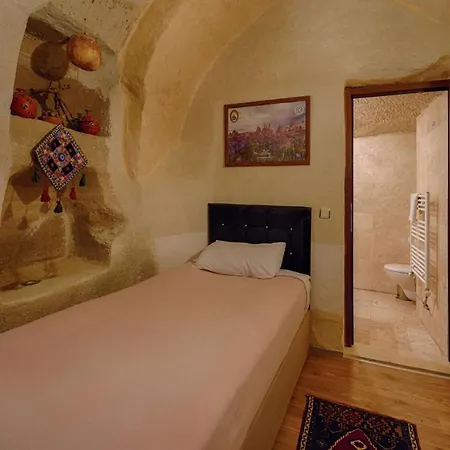 Avlu Cave House Готель *