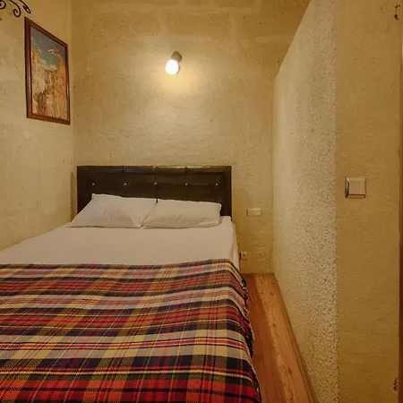 Готель Avlu Cave House