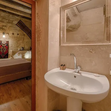Avlu Cave House Готель *