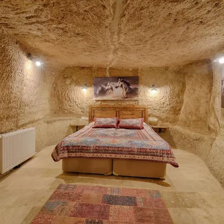 Готель Avlu Cave House *