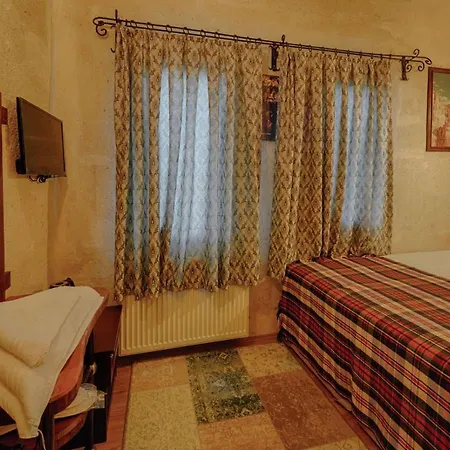 Готель Avlu Cave House *