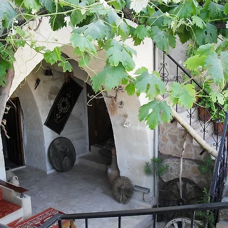 Готель Avlu Cave House *